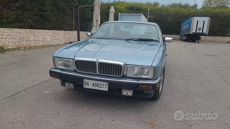 Usata Jaguar XJ40 233 CV (171 kW) 1989 Blu Berlina