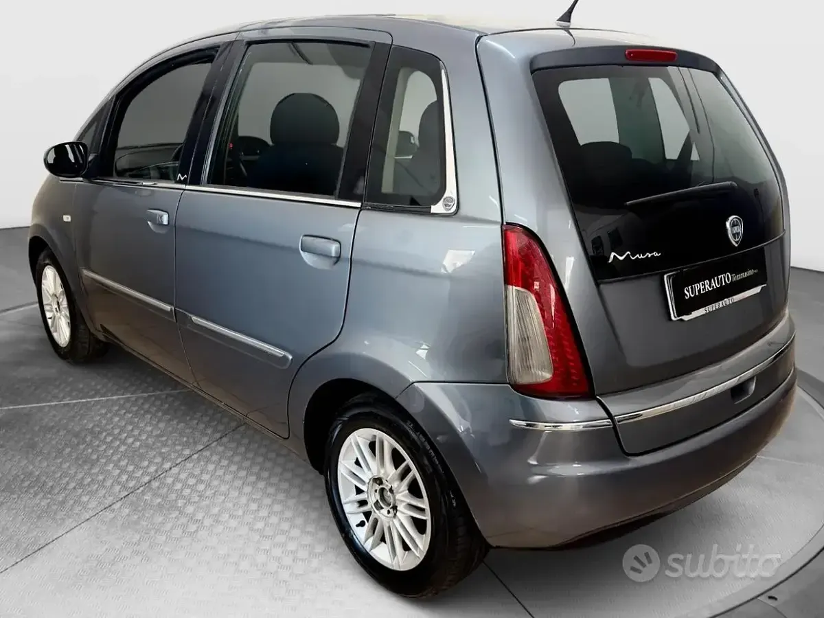 Usata Lancia Musa 90 CV (66 kW) 2010 Nero Monovolume