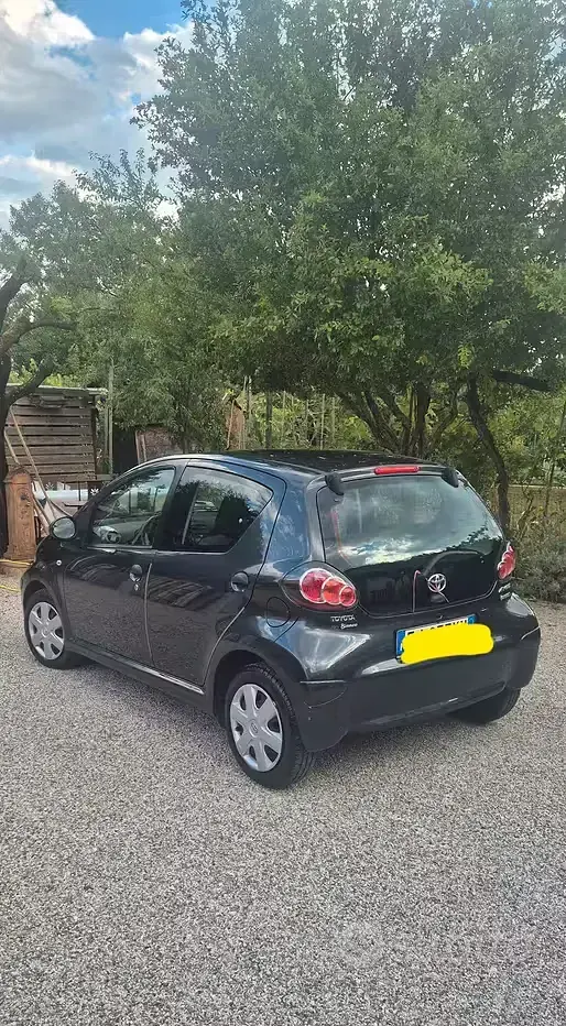 Usata Toyota Aygo 68 CV (50 kW) 2011 Grigio Utilitaria