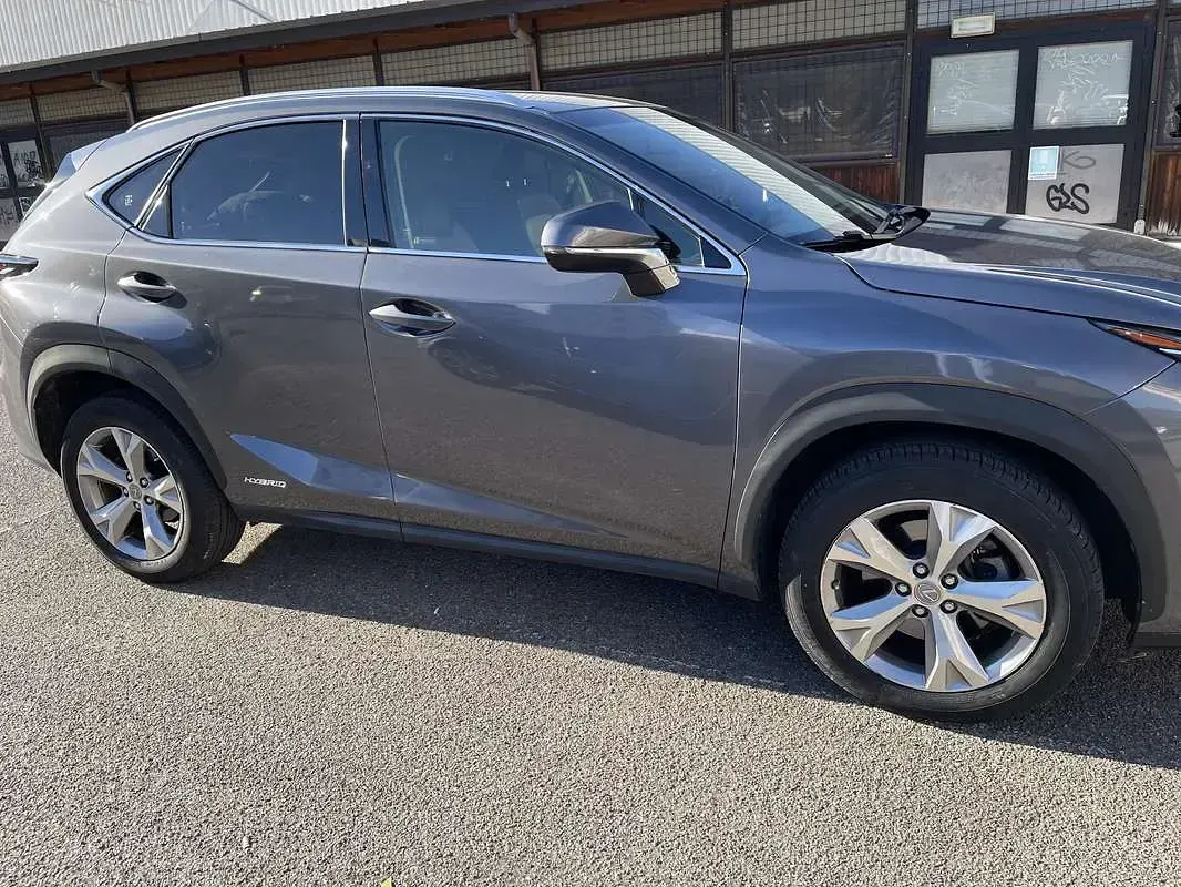 Usata Lexus NX300h 155 CV (114 kW) 2017 Grigio SUV