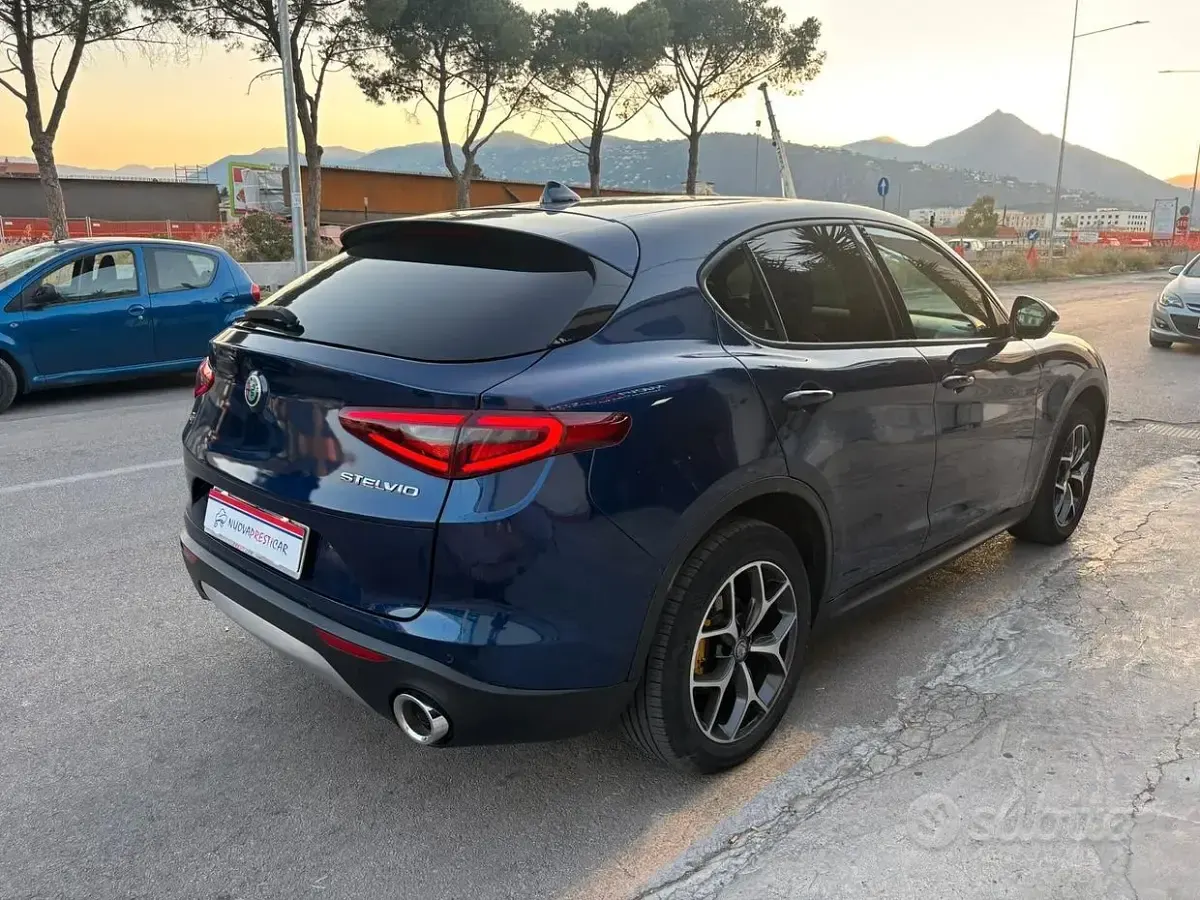 Usata Alfa Romeo Stelvio Exclusive 190 CV (139 kW) 2018 Blu SUV