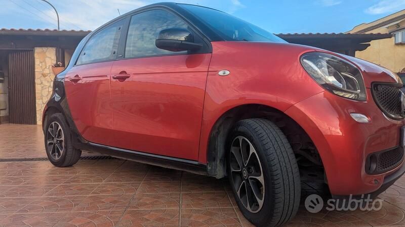 Usata Smart ForFour Passion 71 CV (52 kW) 2015 Rosso Utilitaria