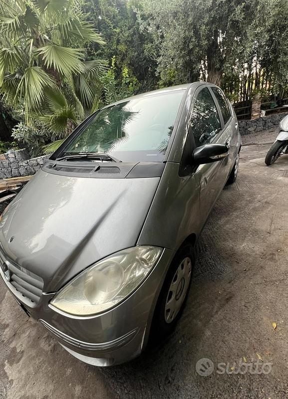 Usata 2007 Mercedes A180 Due volumi | 2500 € (Buon prezzo) - Immagine 1/4