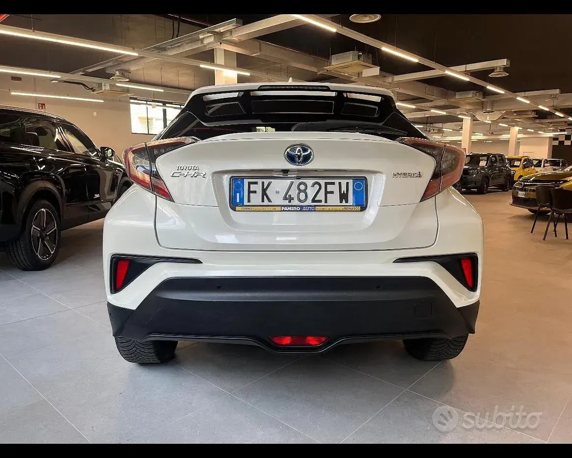 Usata Toyota C-HR Lounge 98 CV (72 kW) 2017 Bianco perla SUV