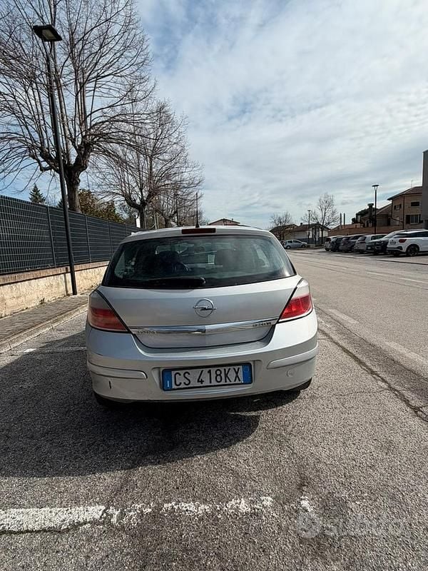 Usata Opel Astra 110 CV (80 kW) 2004 Berlina