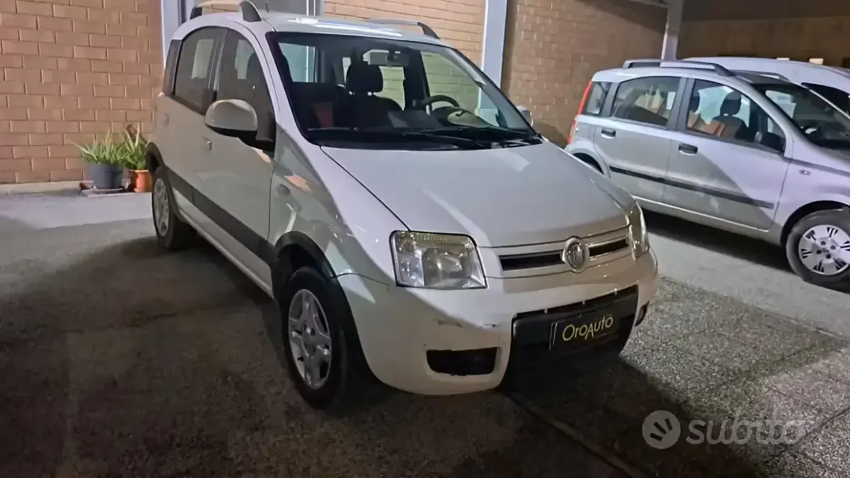 Usata Fiat Panda Climbing 60 CV (44 kW) 2010 Bianco Utilitaria