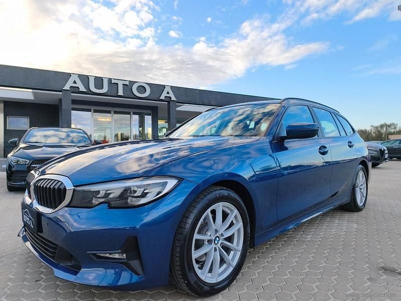 Begagnad BMW 318 Advantage 150 HK (110 kW) 2021 Blå Kombi