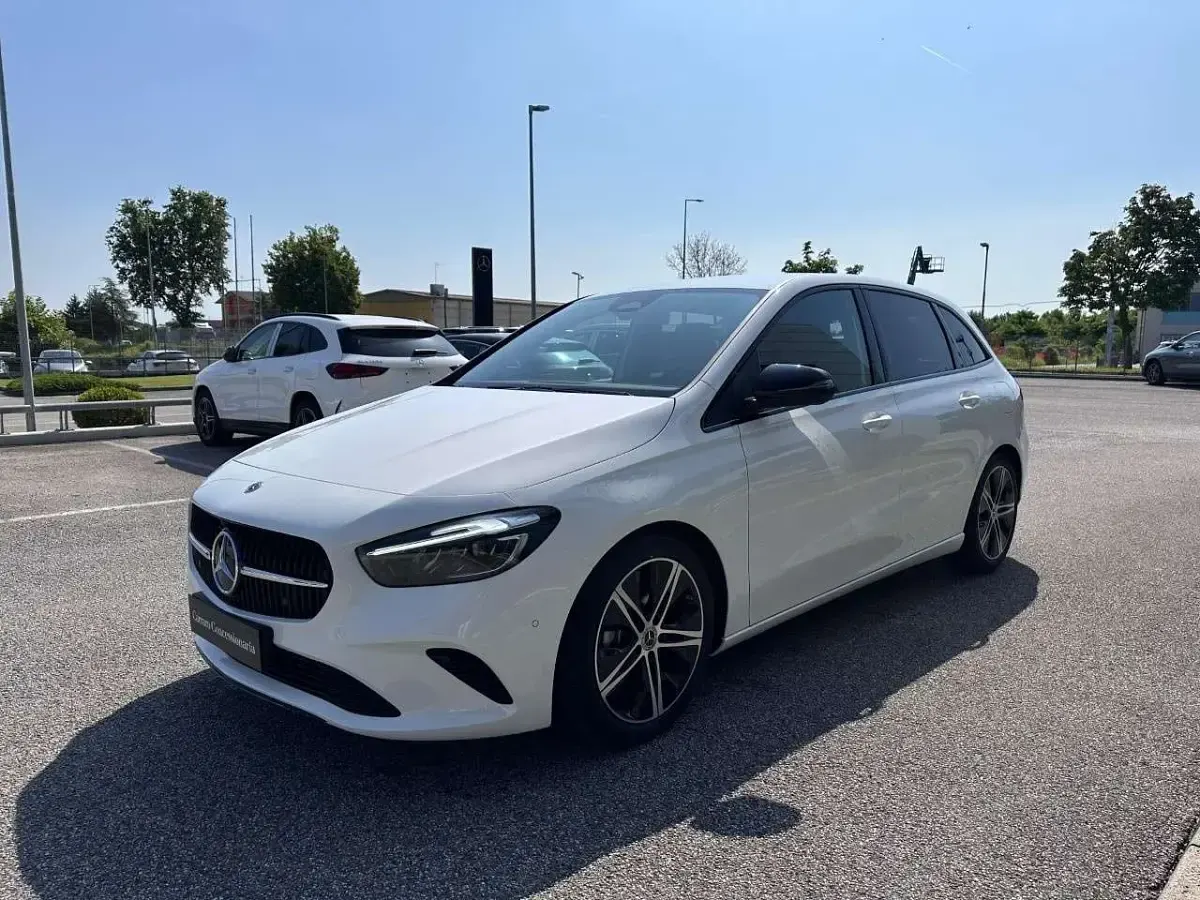 Usata Mercedes B180 116 CV (85 kW) 2025 Bianco polare Utilitaria