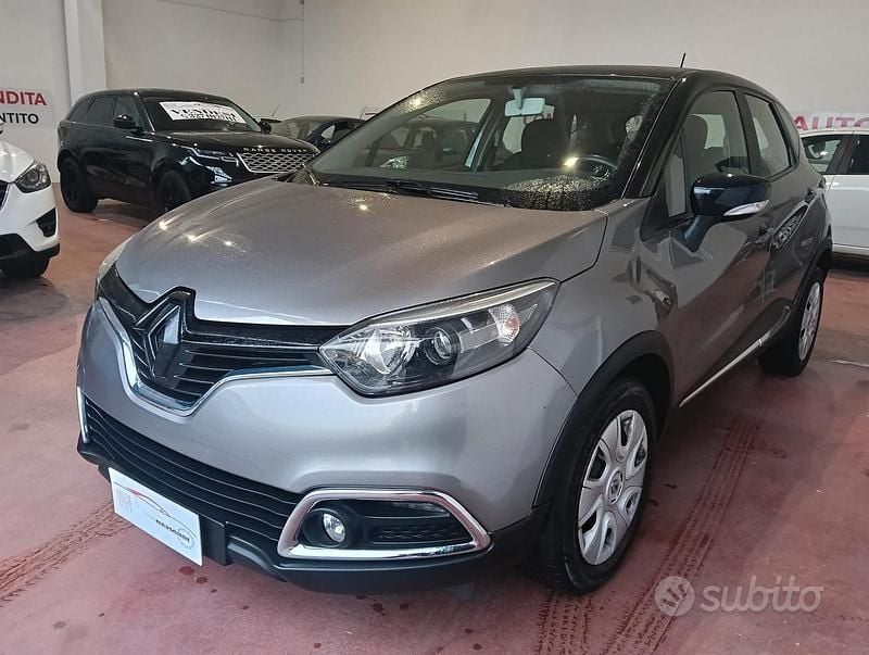Grigio Usata 2017 Renault Captur SUV | 8900 € (Buon prezzo) - Immagine 1/4