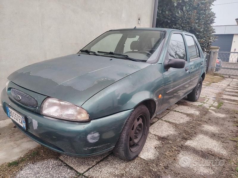 Usata Ford Fiesta Studio 1999 Verde Utilitaria