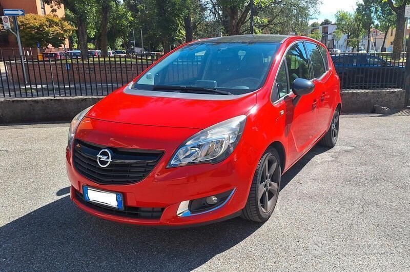 Usata Opel Meriva Design Edition 101 CV (74 kW) 2015 Rosso Monovolume