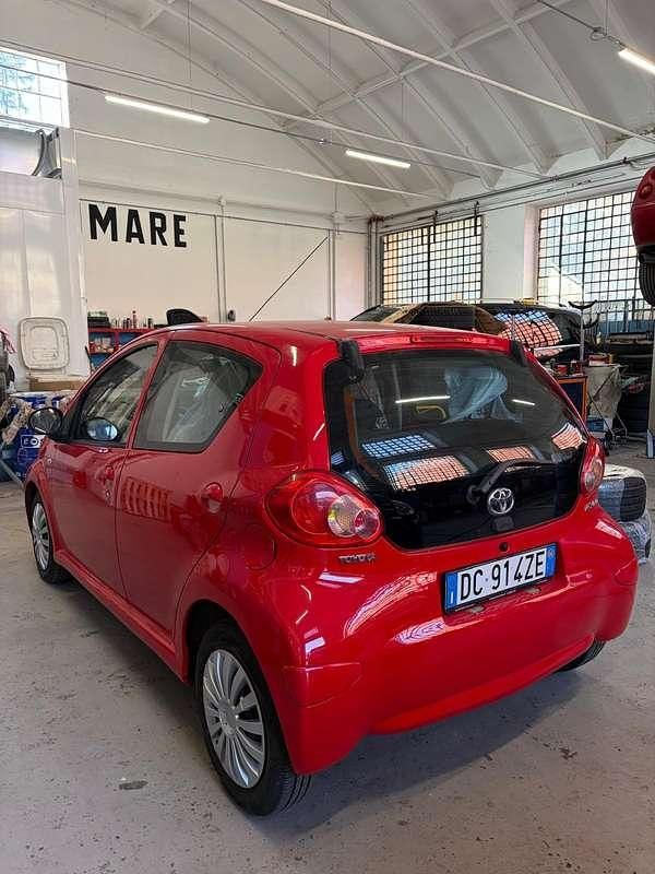 Usata Toyota Aygo Sol 68 CV (50 kW) 2006 Rosso Utilitaria