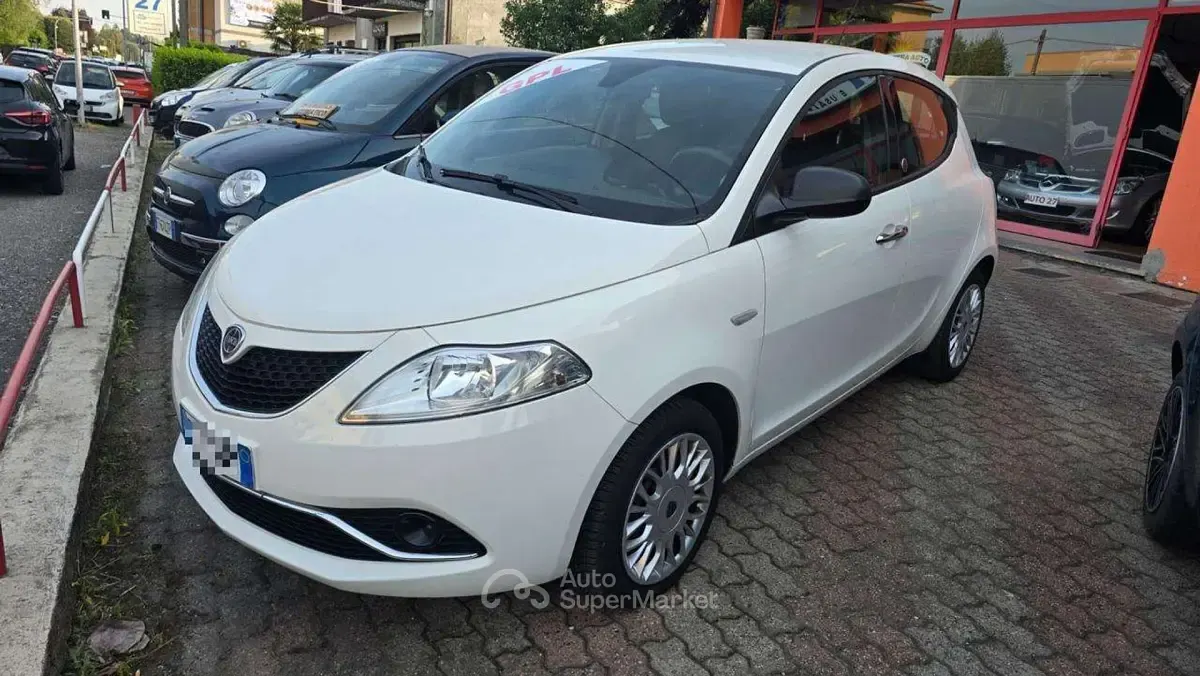 Usata Lancia Ypsilon 69 CV (50 kW) 2016 Bianco Utilitaria