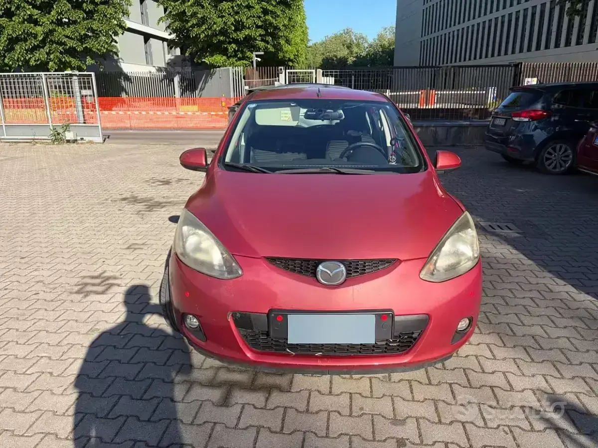 Usata Mazda 2 75 CV (55 kW) 2008 Rosso Utilitaria