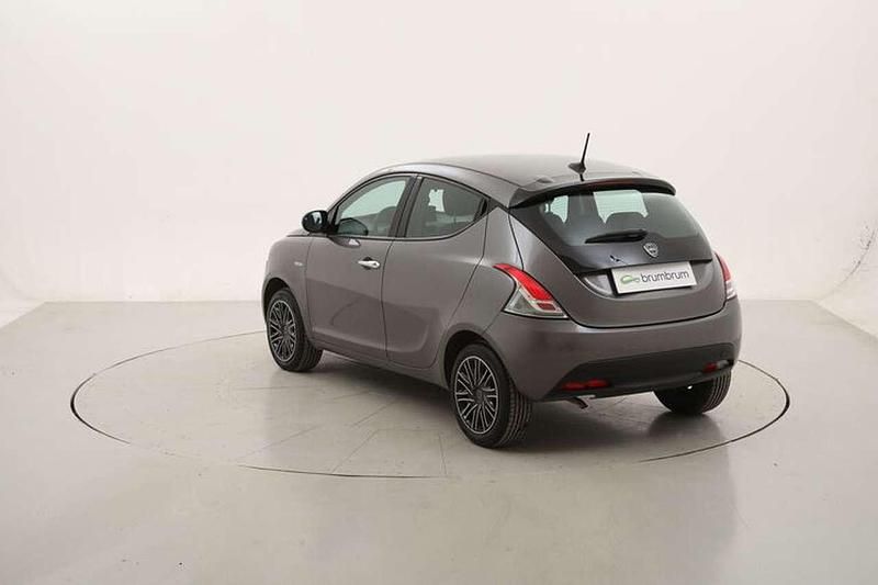 Usata Lancia Ypsilon Silver 69 CV (50 kW) 2023 Grigio Utilitaria