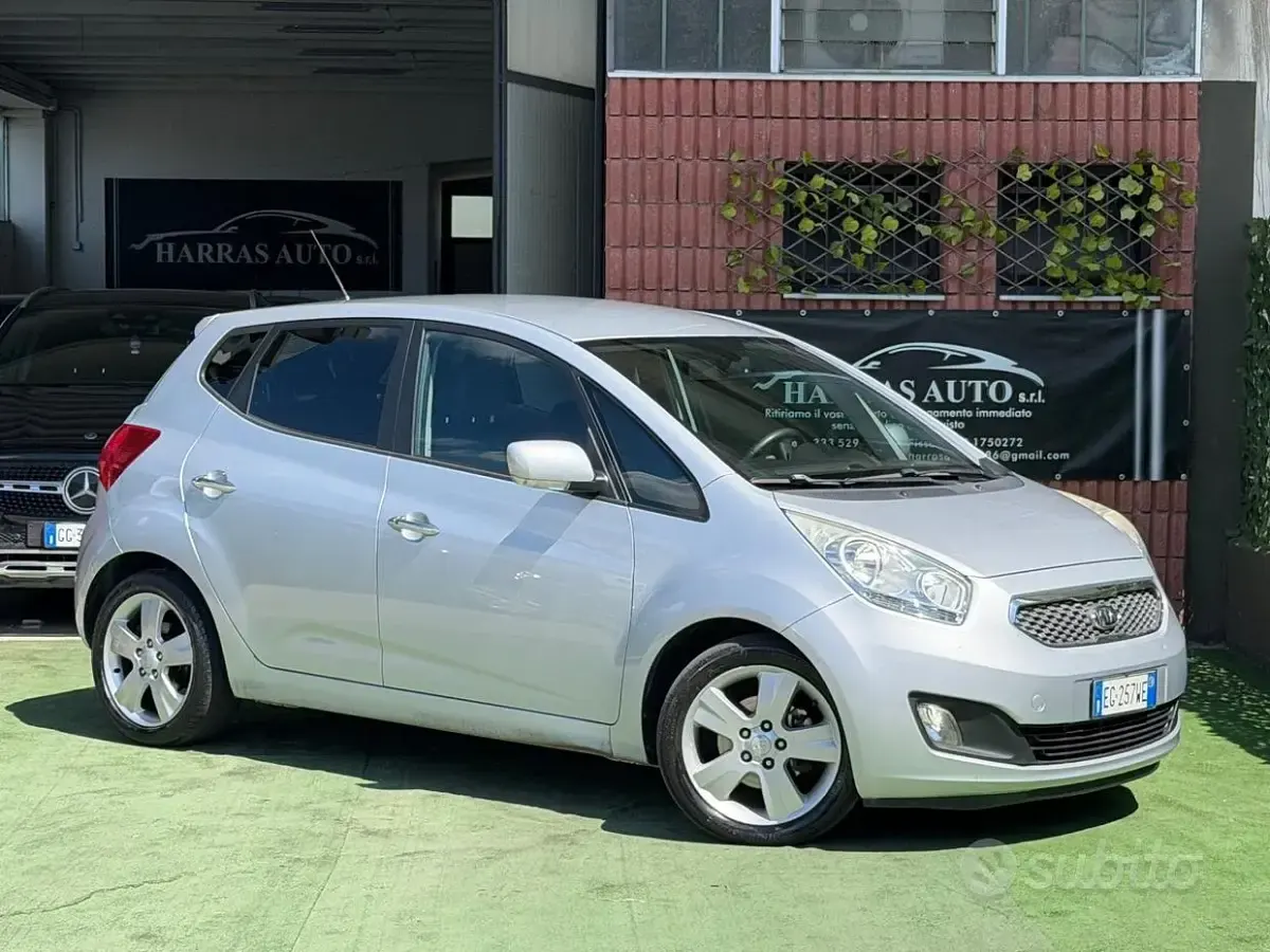 Usata Kia Venga 116 CV (85 kW) 2011 Grigio Utilitaria
