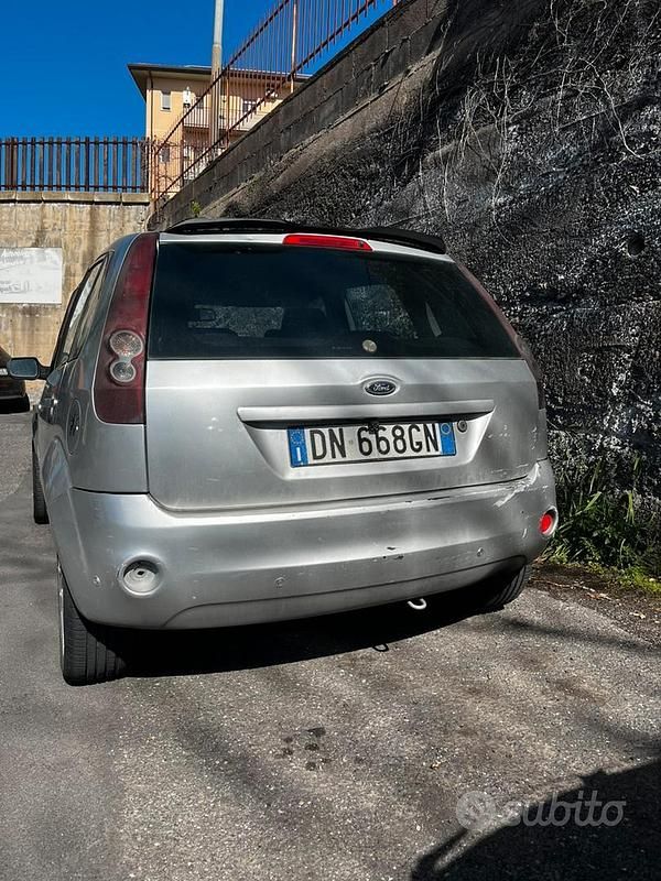 Second-hand Ford Fiesta 68 CP (50 kW) 2008 Gri Hatchback