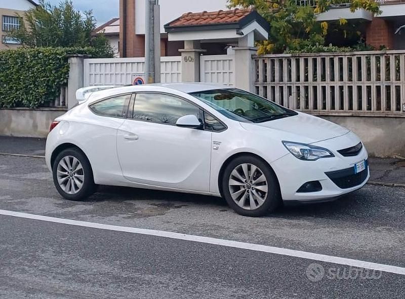 Usata Opel Astra GTC 140 CV (102 kW) 2017 Bianco Coupé