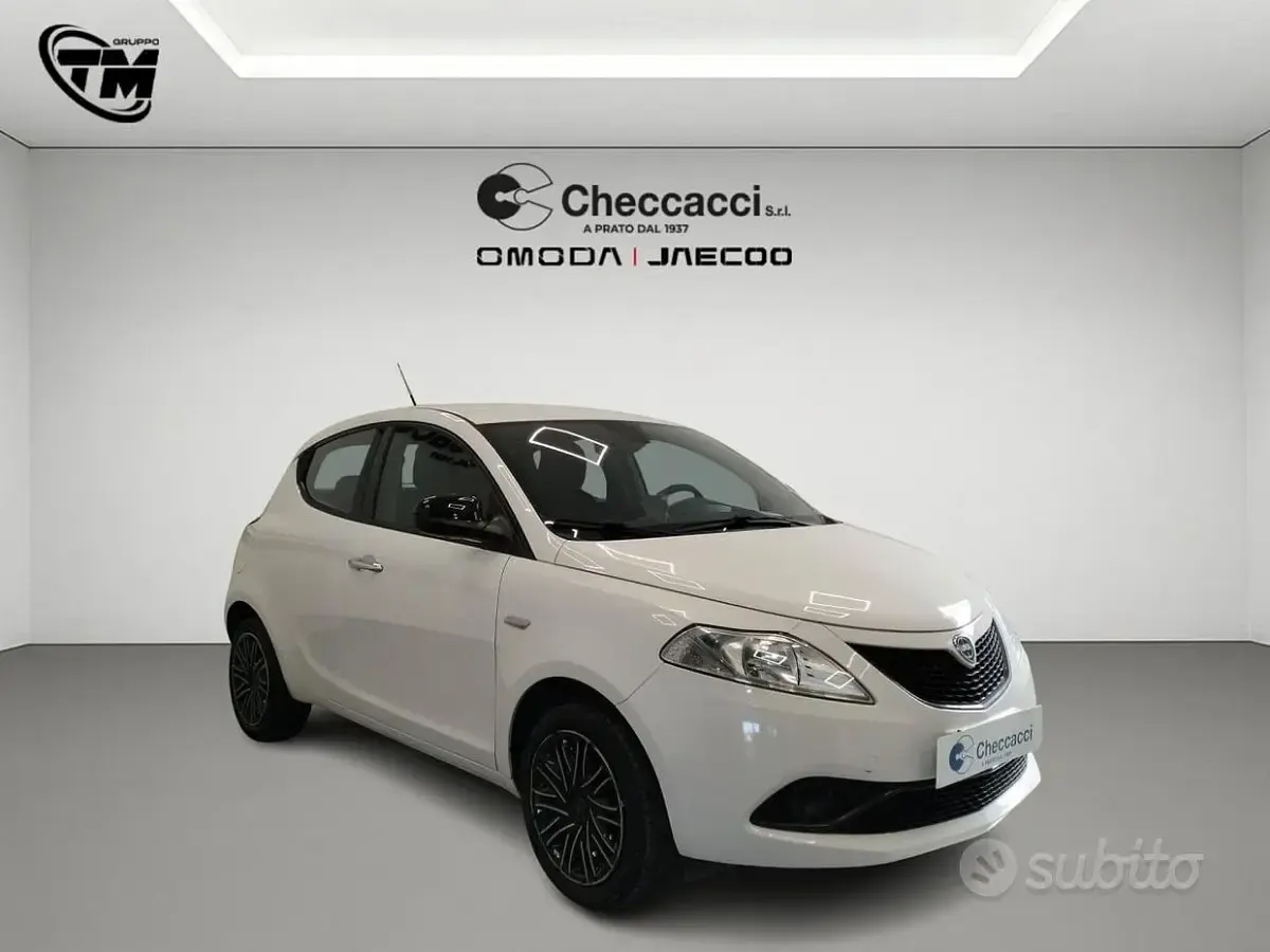Begagnad Lancia Ypsilon Gold 69 HK (50 kW) 2018 Vit Halvkombi