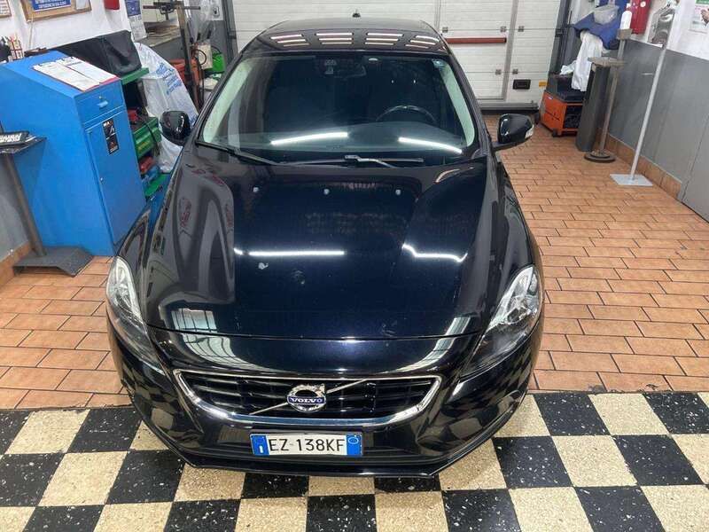 Usata Volvo V40 Kinetic 114 CV (83 kW) 2015 Nero Station wagon