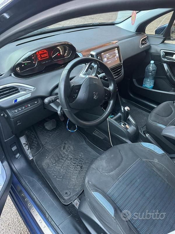 Usata Peugeot 208 92 CV (67 kW) 2015 Blu Utilitaria