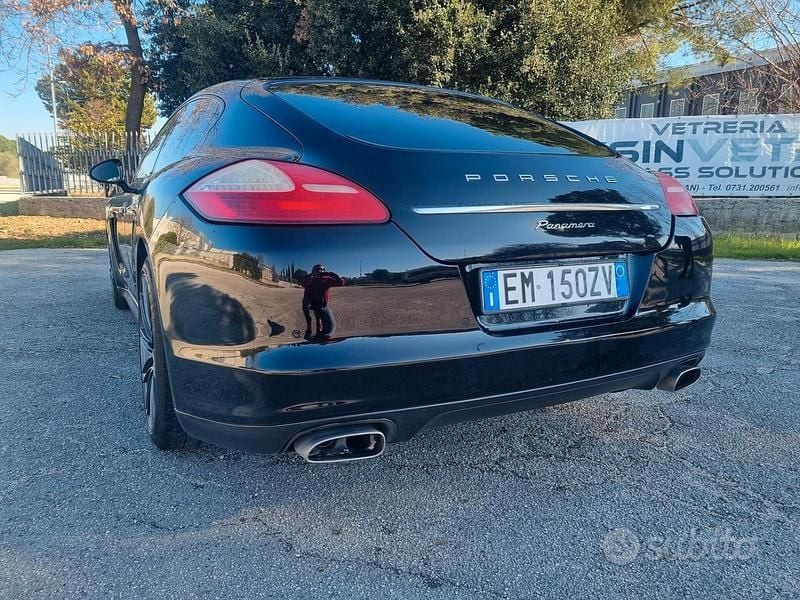Usata Porsche Panamera 250 CV (183 kW) 2012 Nero Utilitaria