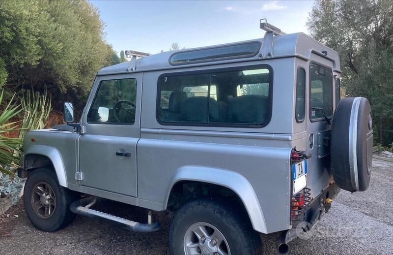 Usata Land Rover Defender 122 CV (89 kW) 2003 Grigio SUV