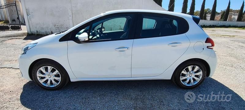 Usata Peugeot 208 Active 75 CV (55 kW) 2018 Bianco Utilitaria
