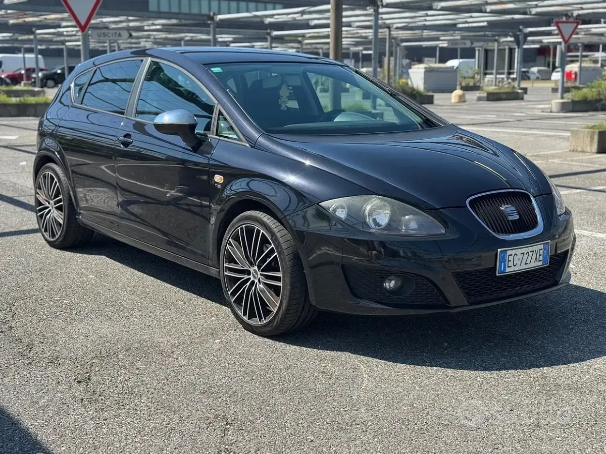 Usata Seat Leon Sport 125 CV (91 kW) 2010 Nero Utilitaria