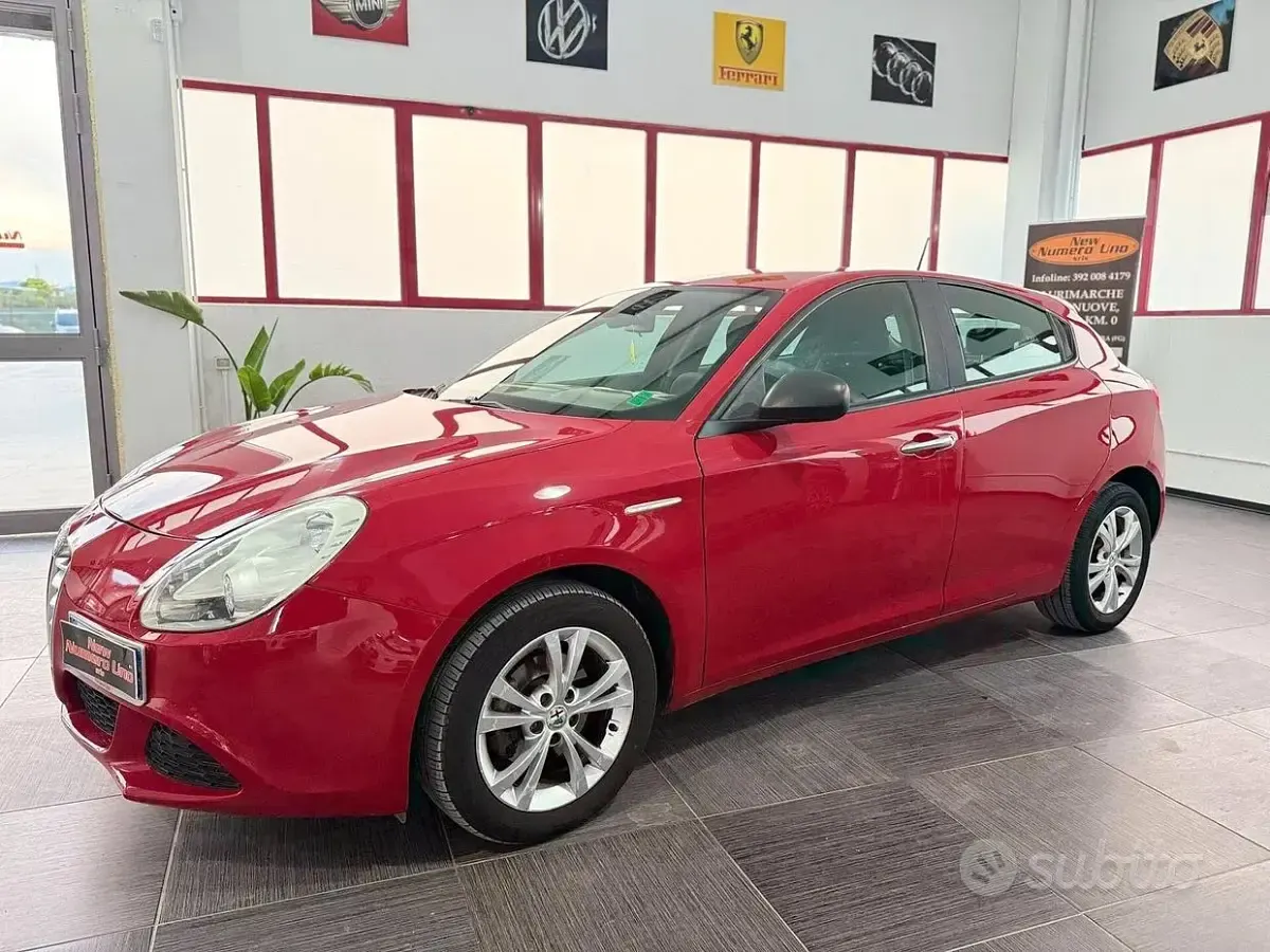 Usata Alfa Romeo Giulietta Distinctive 105 CV (77 kW) 2011 Rosso Utilitaria