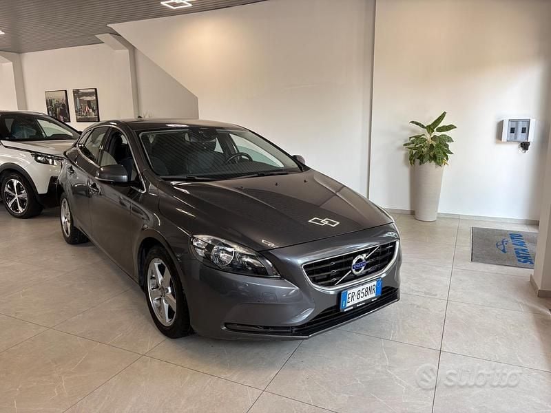 Usata Volvo V40 114 CV (83 kW) 2014 Grigio Berlina