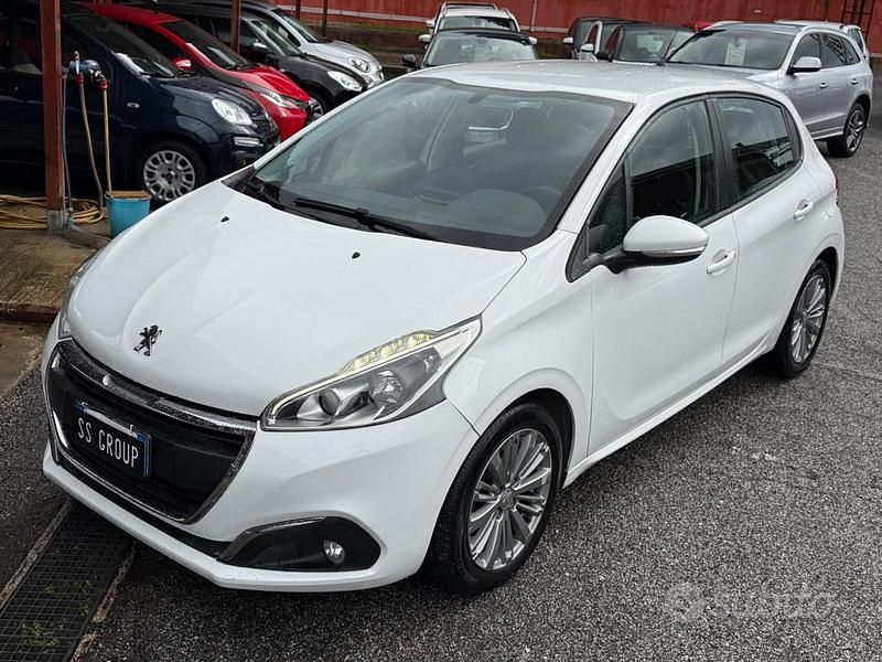 Usata Peugeot 208 Allure 81 CV (59 kW) 2016 Bianco Utilitaria