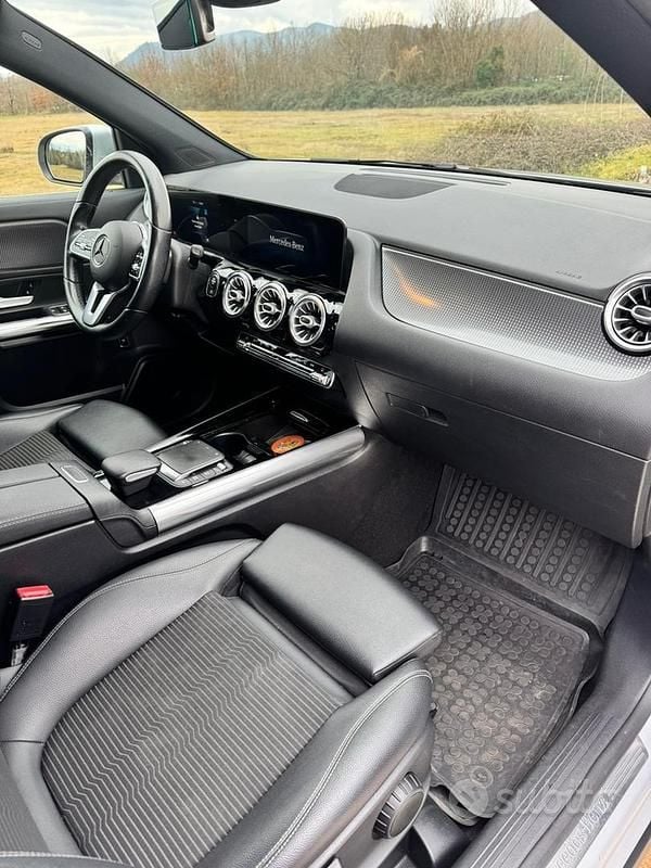Begagnad Mercedes GLA180 116 HK (85 kW) 2021 Grå SUV