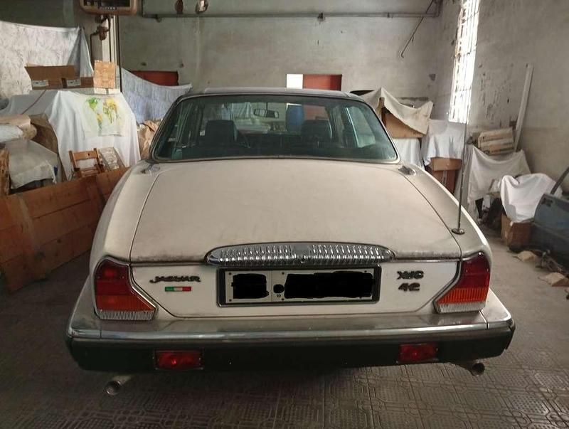 Bianco Usata 1981 Jaguar XJ6 Tre volumi | 4000 € - Immagine 1/4