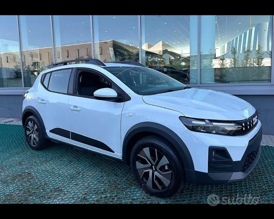 Nuova Dacia Sandero Stepway 122 CV (89 kW) 2026 Bianco Berlina
