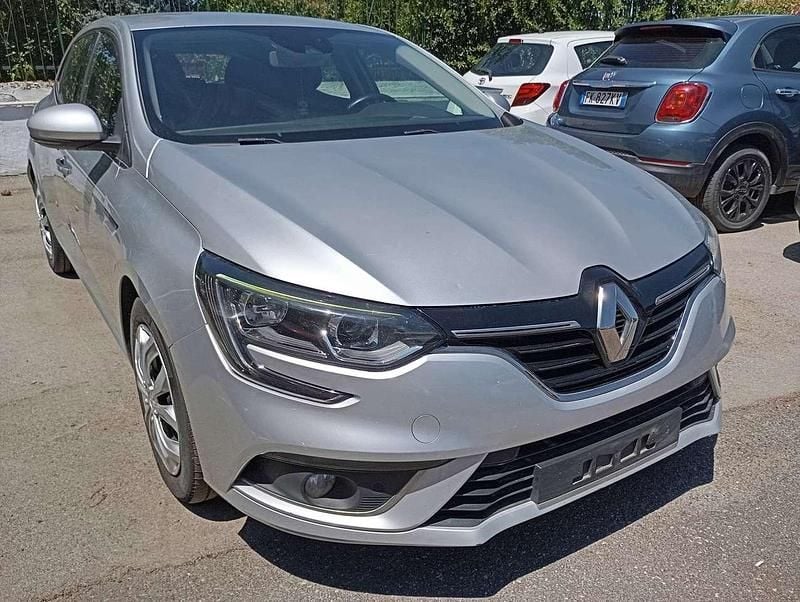 Usata Renault Mégane IV Business 95 CV (69 kW) 2019 Argento Berlina