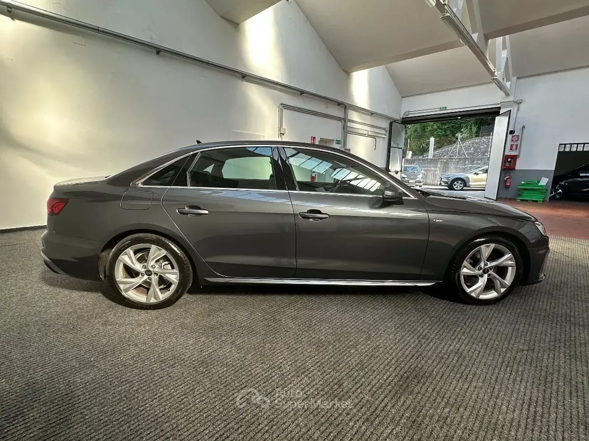 Usata Audi A4 S-Line 163 CV (119 kW) 2023 Gray Berlina