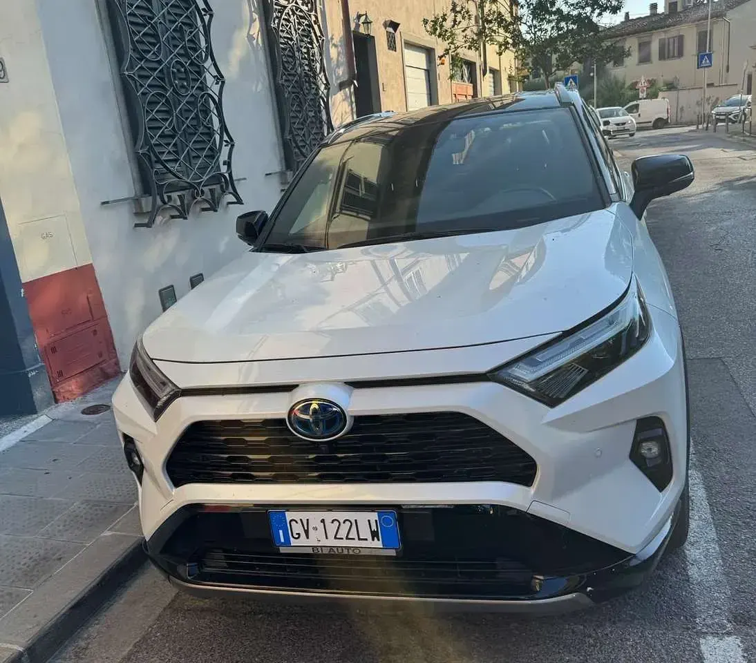 Usata Toyota RAV4 Hybrid Style 178 CV (130 kW) 2024 Bianco SUV