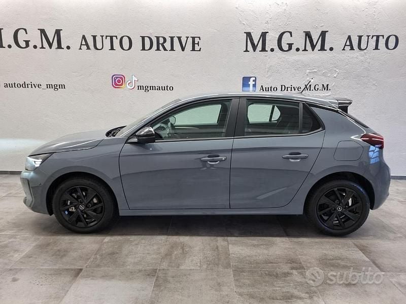 Nowe Opel Corsa 110 KM (80 kW) 2025 Szary Sedan/Limuzyna
