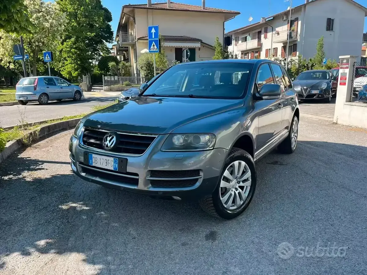Usata VW Touareg 224 CV (164 kW) 2006 Grigio SUV