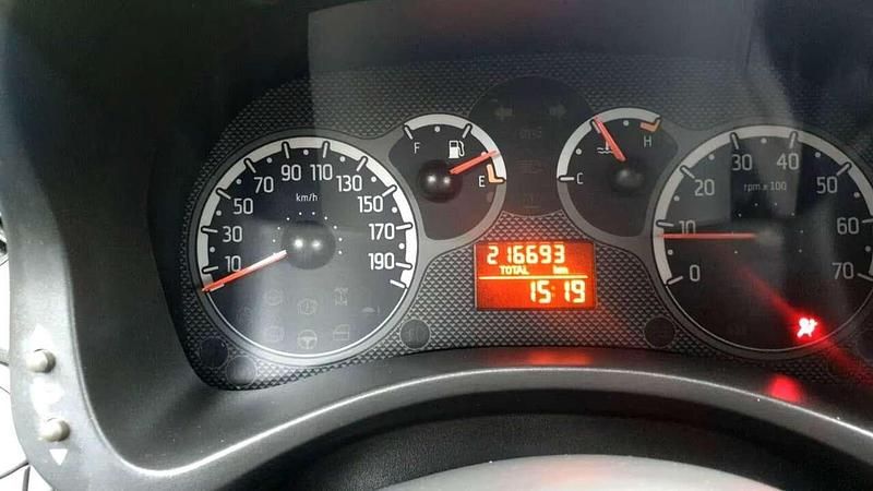 Usata Fiat Panda Emotion 69 CV (50 kW) 2010 Argento Utilitaria