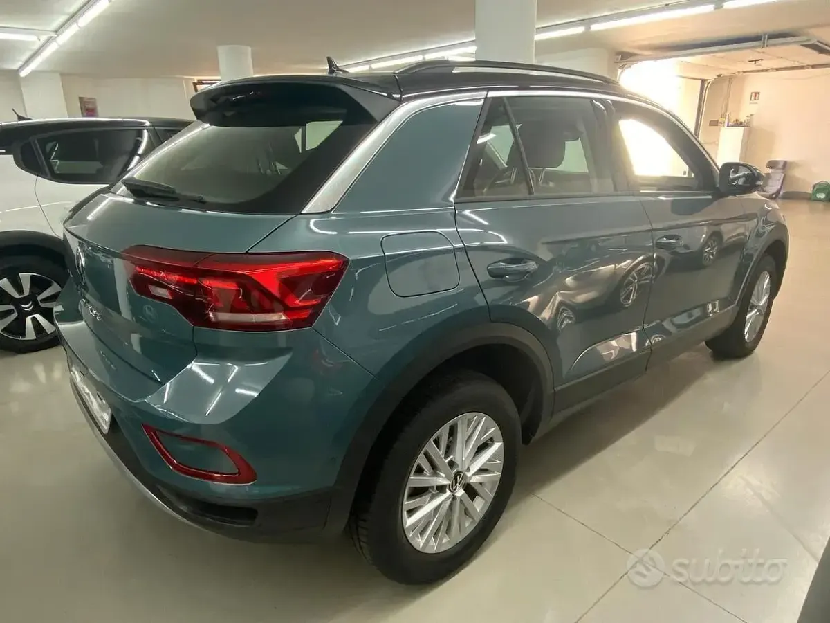 Usata VW T-Roc Life 116 CV (85 kW) 2025 Verde SUV