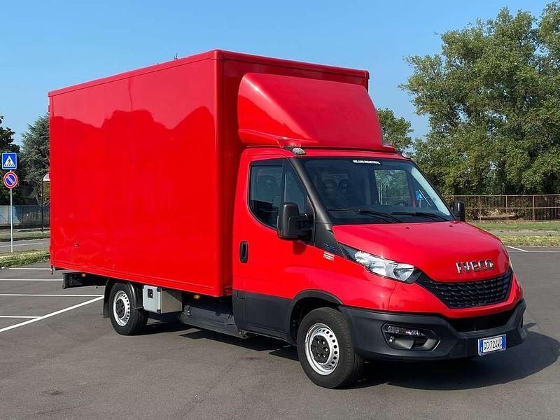 Usata Iveco Daily 136 CV (100 kW) 2021 Rosso Furgone