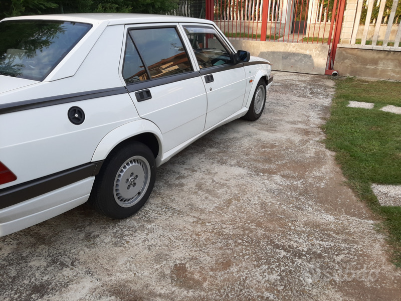 Usato 1989 Alfa Romeo 75 2.0 Benzin 148 CV (17.600 €)