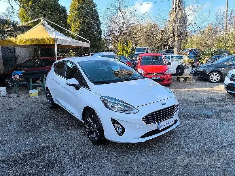 Usata Ford Fiesta Titanium 86 CV (63 kW) 2020 Bianco Utilitaria