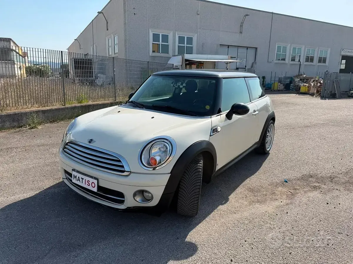 Usata Mini Cooper D 109 CV (80 kW) 2009 Beige Utilitaria