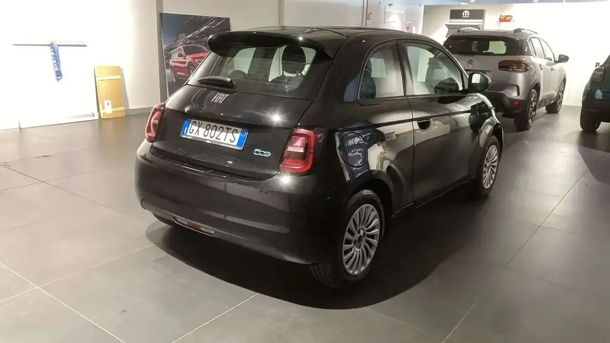 Usata Fiat 500e 86 kW (118 CV) 2025 Nero Berlina