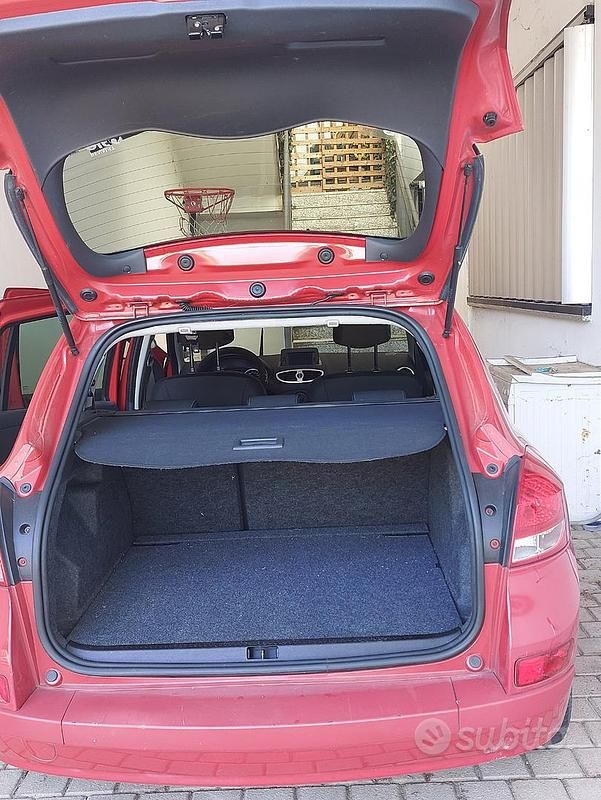 Usata Renault Clio II 58 CV (42 kW) 2011 Rosso Utilitaria