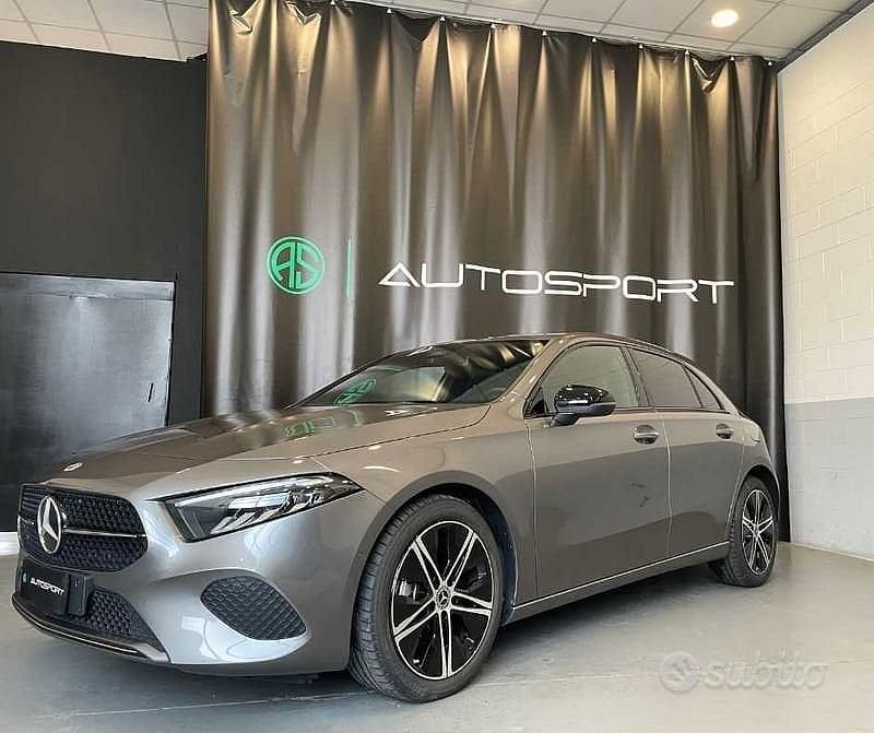 Usata Mercedes A180 Advanced Plus 116 CV (85 kW) 2023 Grigio scuro Berlina