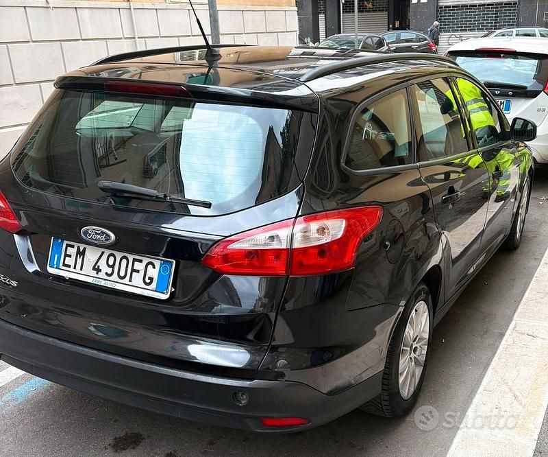 Usata Ford Focus 90 CV (66 kW) 2012 Nero Station wagon